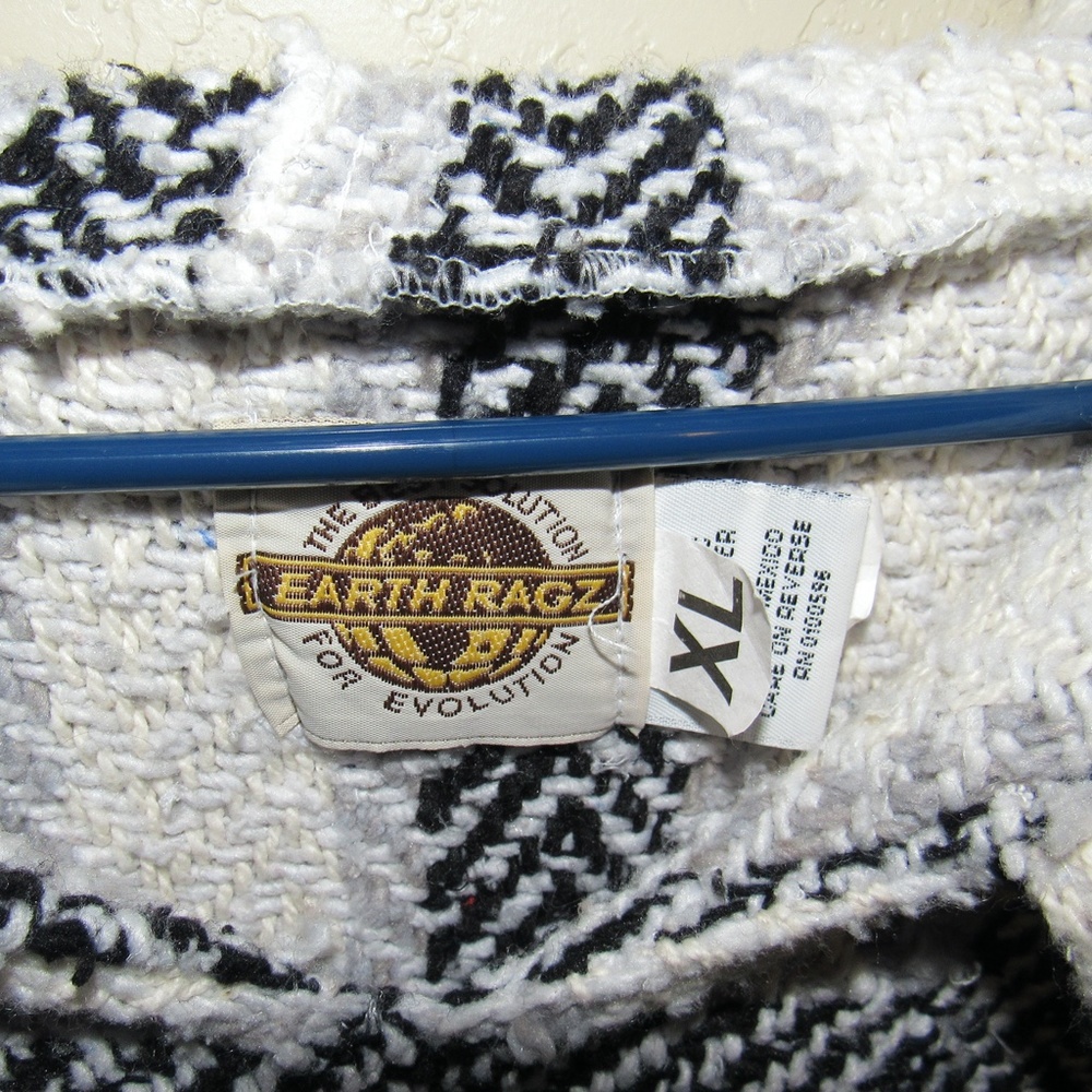 White/Gray/Black Drug Rug - Picture 2 of 3